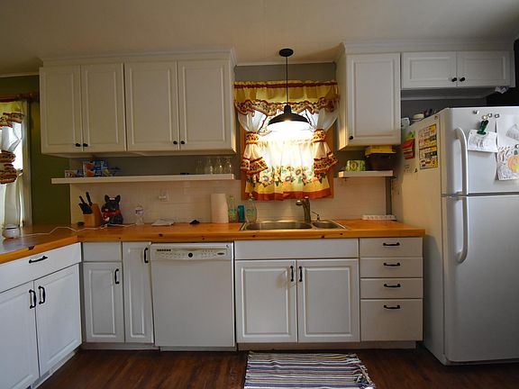 4th image of 612 Lake St NE