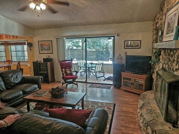 3rd image of 280 Queensberry Ct