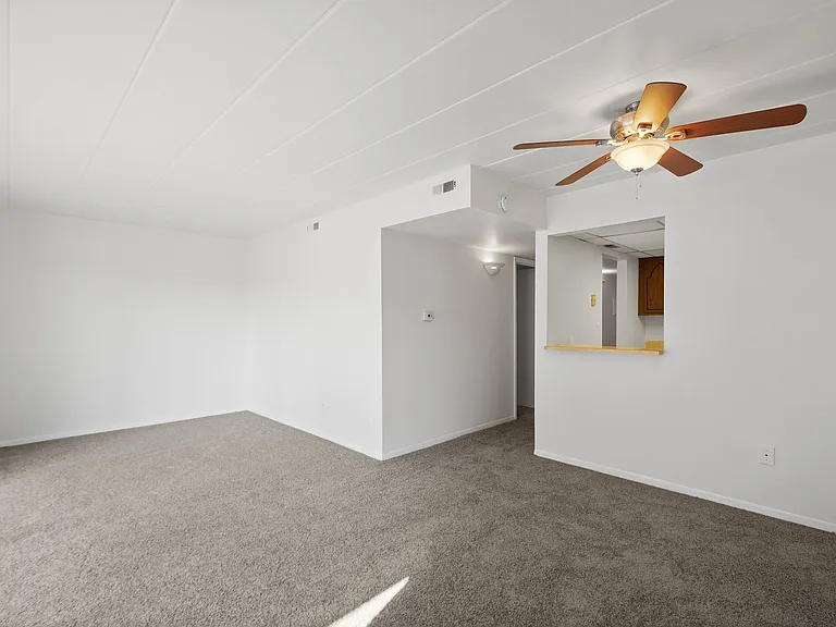 2850 Washington Blvd — Photo 4