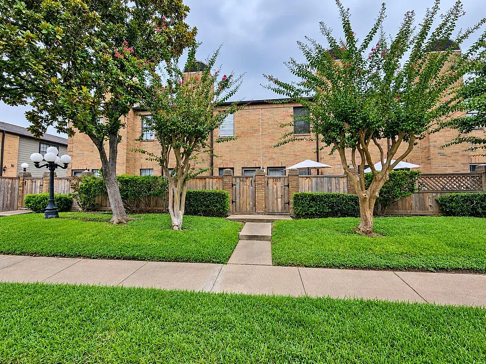 9800 Pagewood Ln #3602