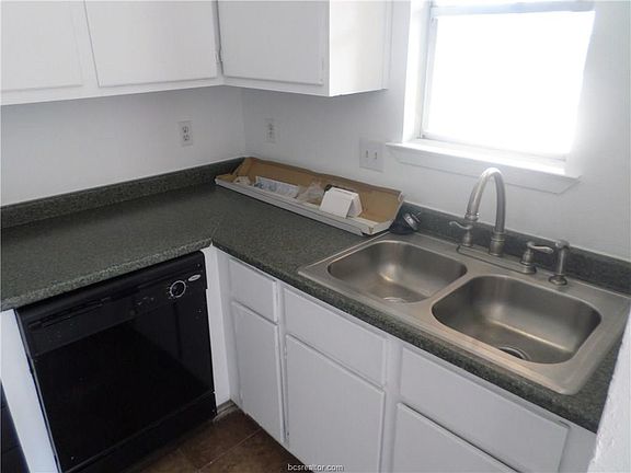 4th image of 827 San Benito Dr