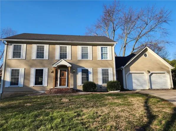 8417 W 113th Ter, Overland Park, KS 66210