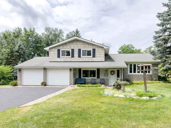 7587 Greene Haven Dr, Clarkston, MI 48348