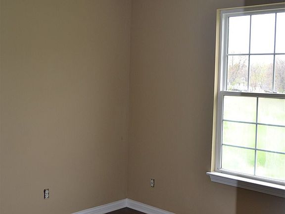 4th image of 371 Robin Hood Trl