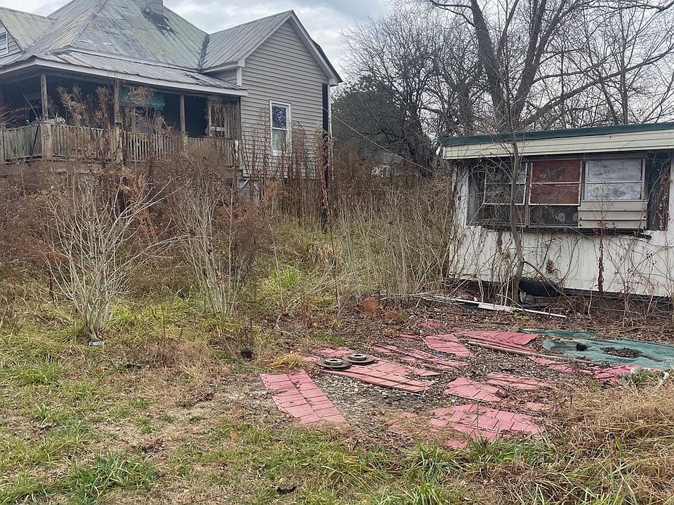 2nd image of 196 N Cemetary St