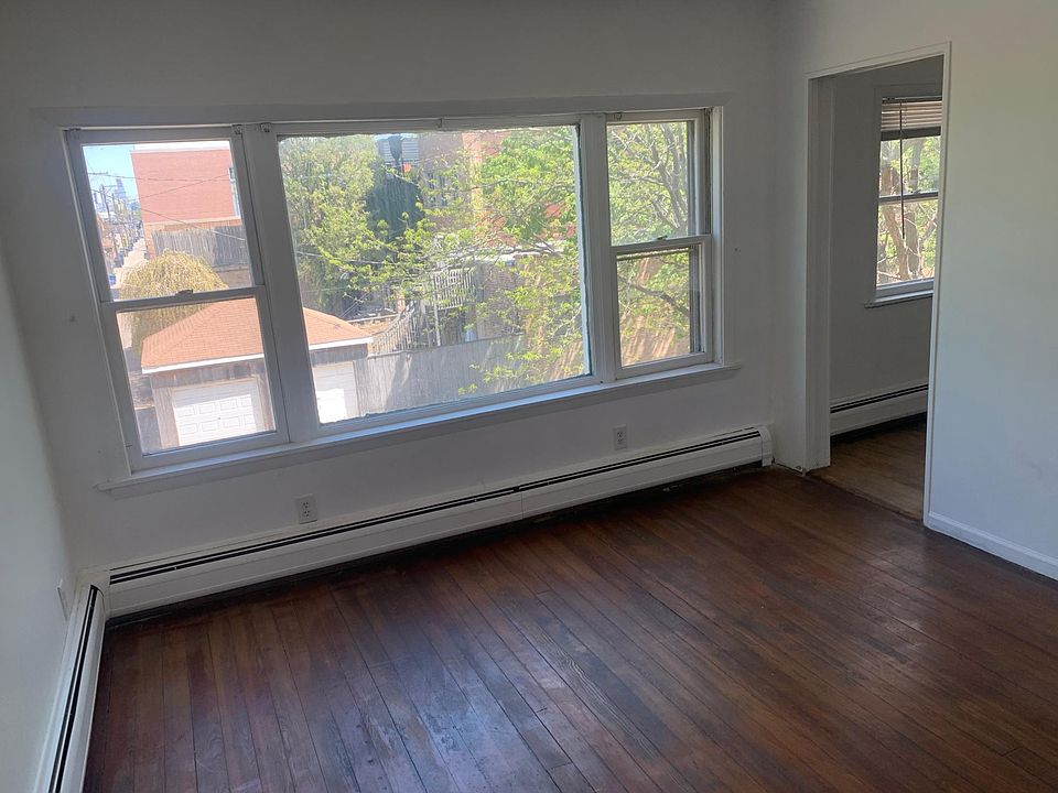 1st image of 710 N Rockwell St #2
