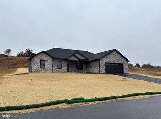 194 Meadowcreek Dr N, Chambersburg, PA 17202