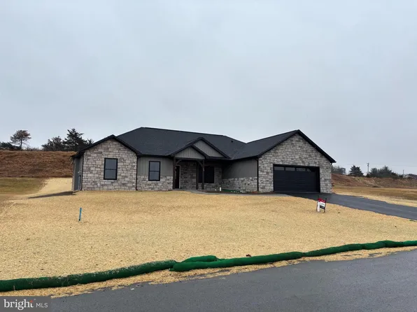 194 Meadowcreek Dr N, Chambersburg, PA 17202