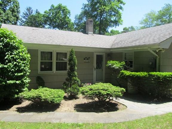3rd image of 8 Greenwood Dr