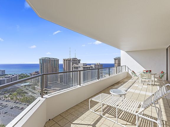 3rd image of 1910 Ala Moana Blvd #1-37C