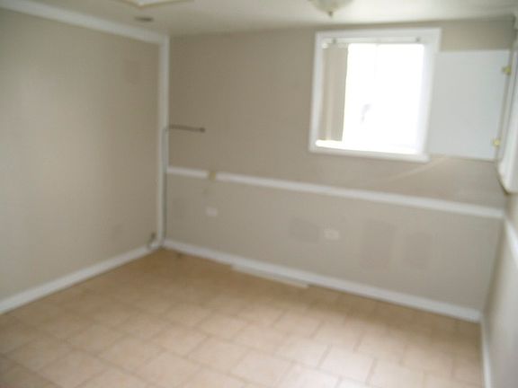 3rd image of 226 E Rose St