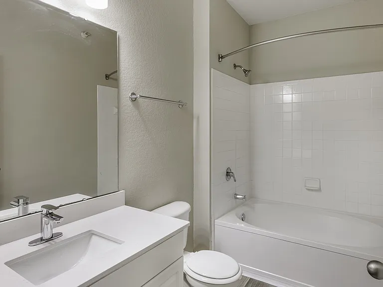 Lantern Woods Apartments — Photo 28