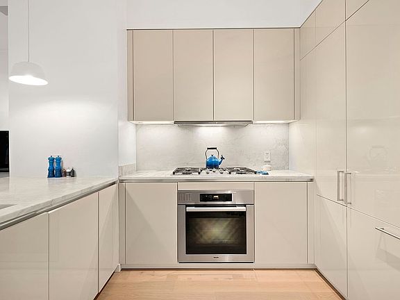 4th image of 77 Warren St APT 2