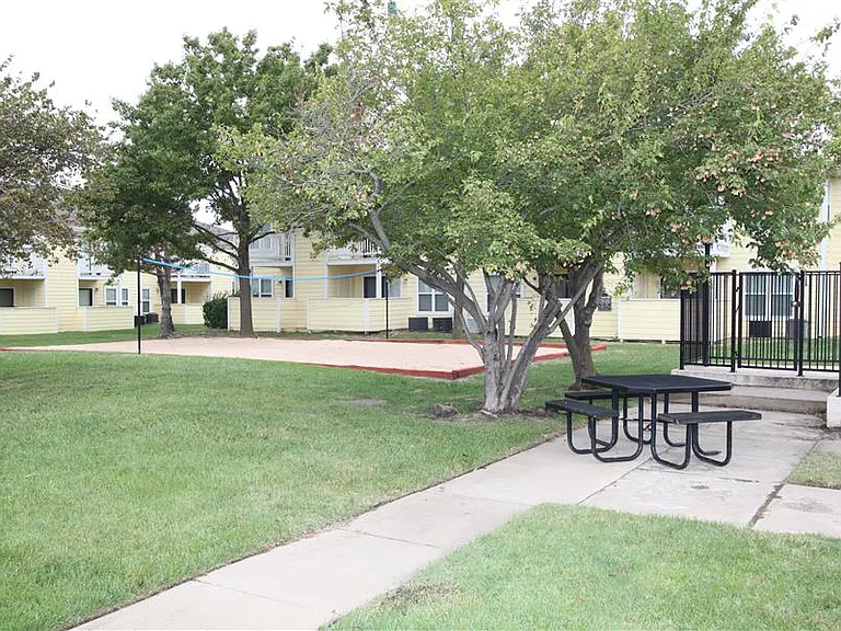 Eaglerock Village Apartments — Photo 9