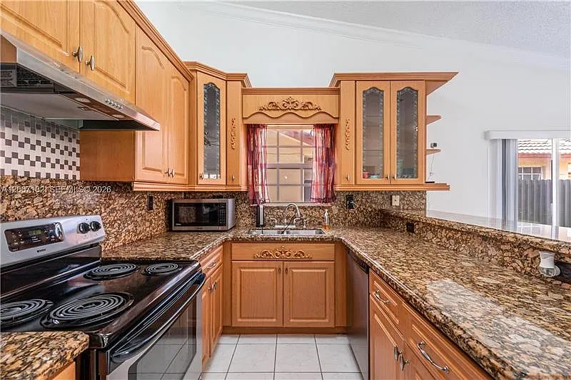 4 bed, 2053 sqft, $4,400 — Photo 4