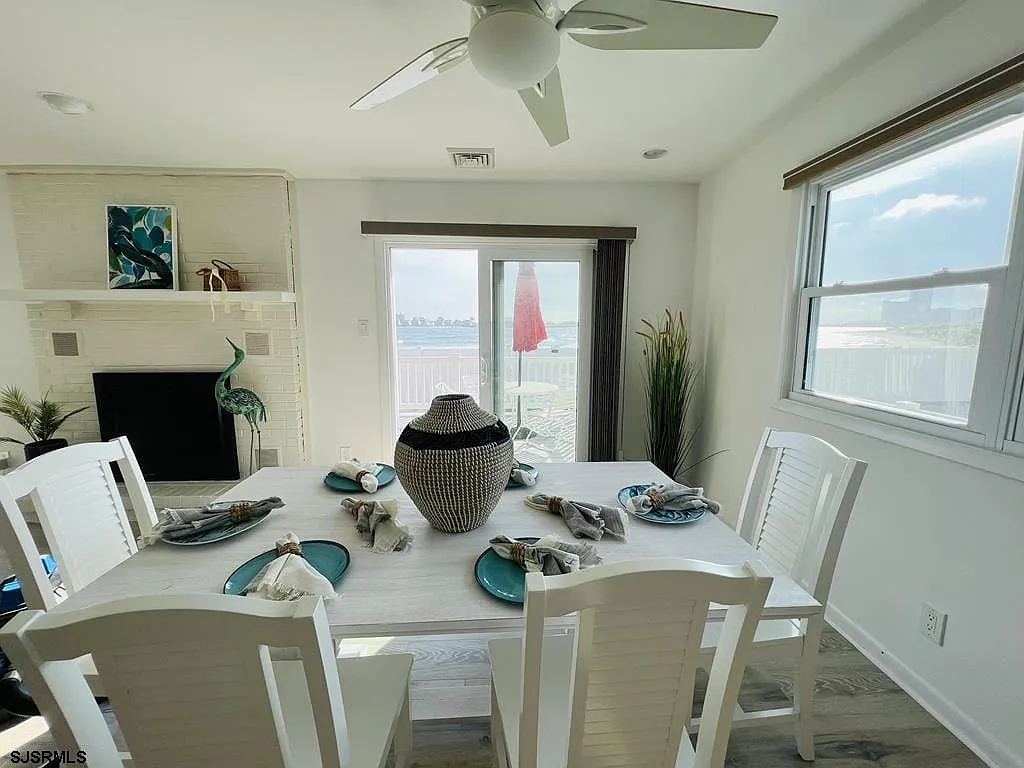 3 bed, 2.0 bath, $6,950 — Photo 4
