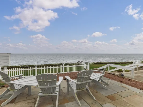 94 Shore Dr W #2A, Mashpee, MA 02649