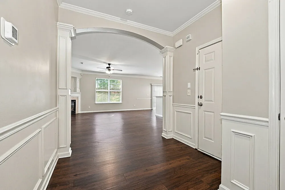 3 bed, 2.5 bath, 1830 sqft, $1,995 — Photo 4