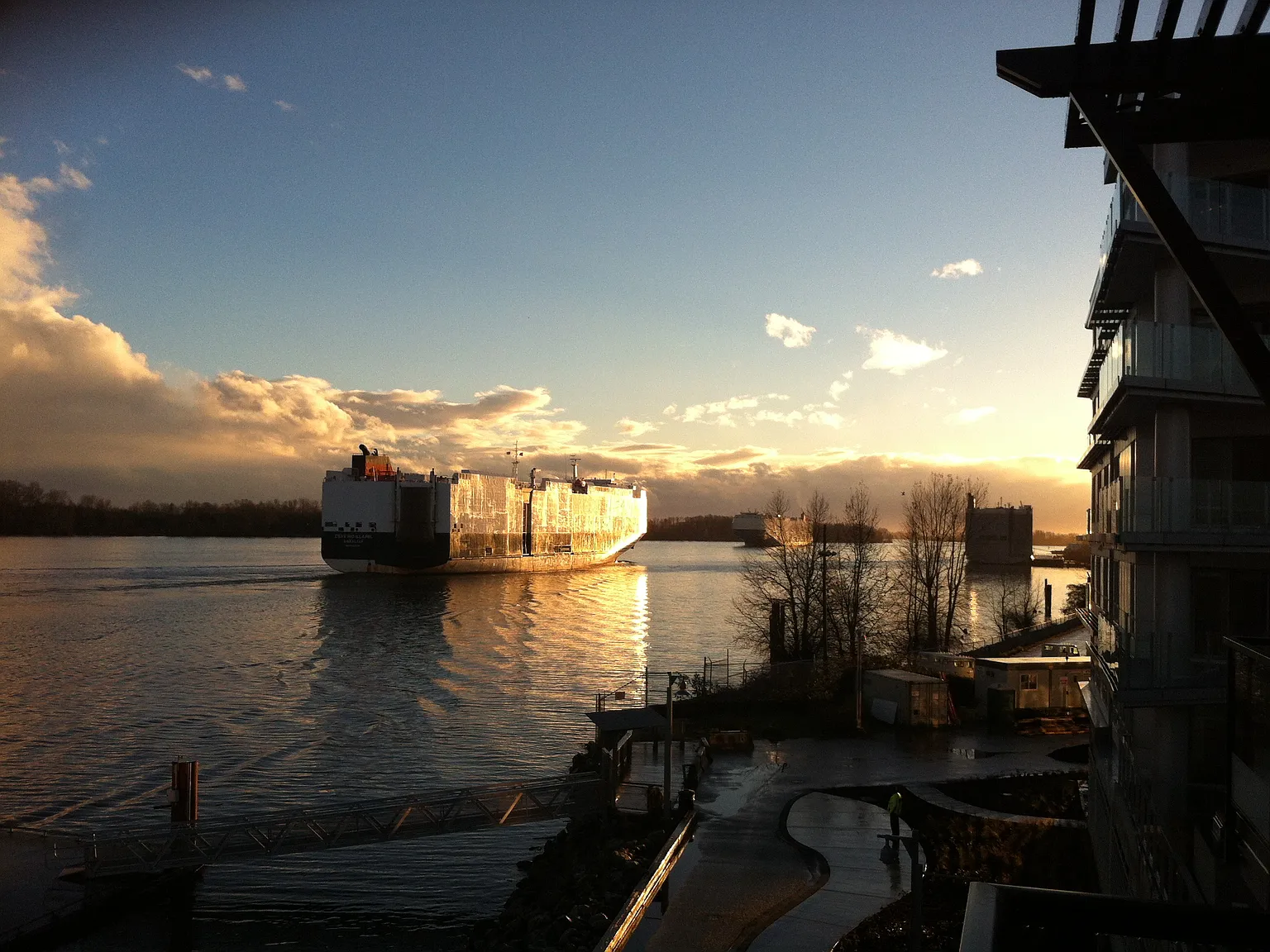 Riverport Flats - R4 — Photo 3