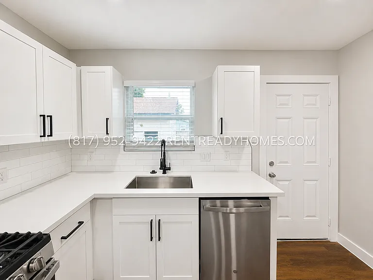 1104 Sunset Dr — Photo 6