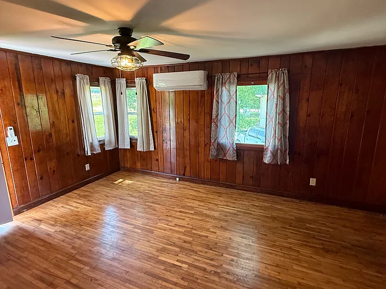 318 Green Cir — Photo 3