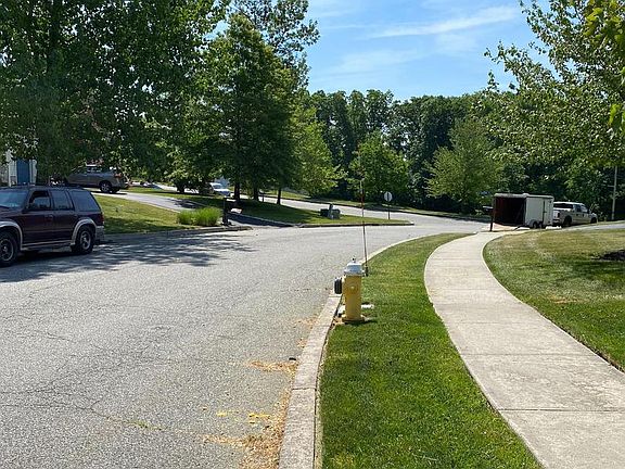 5th image of Glen Eagles Dr