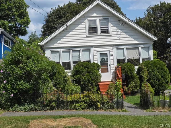341 Clover Ridge Dr, Syracuse, NY 13206