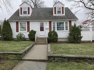 14 Amanda St, Cranston, RI 02920
