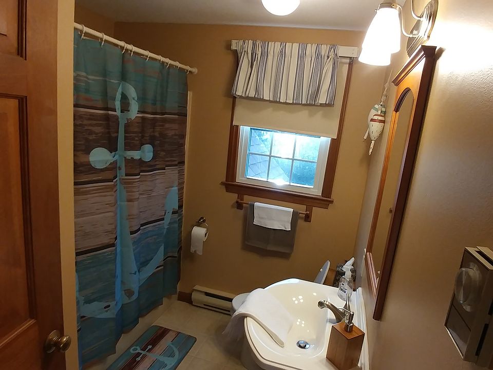 2nd image of 5 Sharon Ln