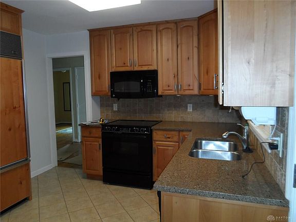 3rd image of 585 Margaret Dr