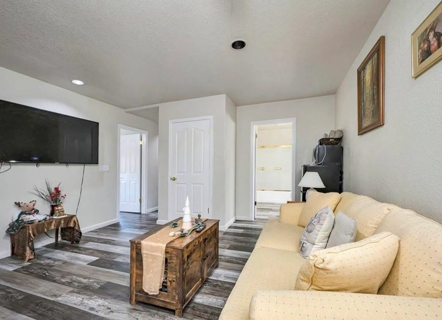 2 bed, 850 sqft, $1,600 — Photo 1