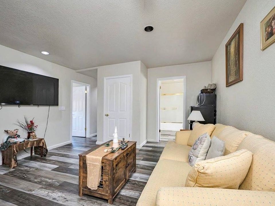 1st image of 17319 Meadow View Dr #1