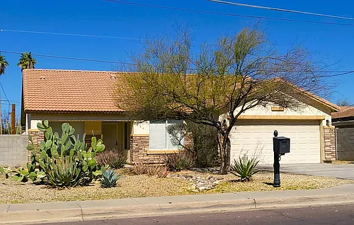 2634 E Paradise Ln Photo 1 2634 E Paradise Ln Photo 1
