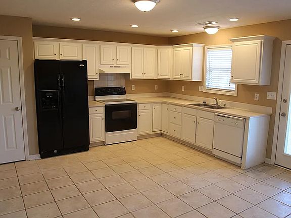 3rd image of 2300 Prescott Ln
