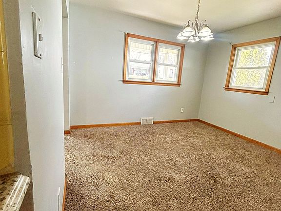 5th image of 605 Ross St