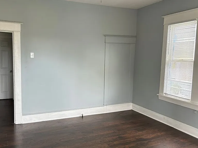2042 Laurel St — Photo 6