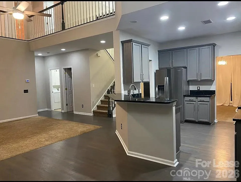 4 bed, 2.5 bath, 2144 sqft, $4,961 — Photo 2