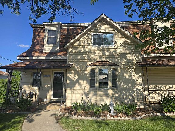 3rd image of 2327 & 2319 N St