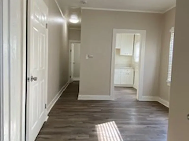832 W Florence Ave #2A — Photo 5