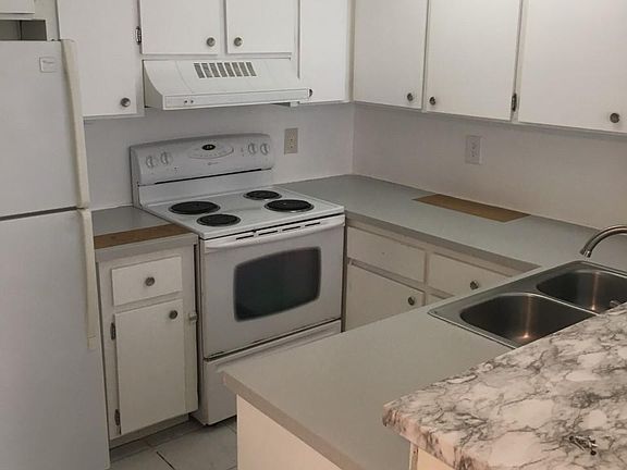 4th image of 400 E Atlantic Blvd APT 6