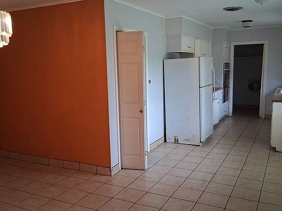 3rd image of 1515 Cardinal Ln