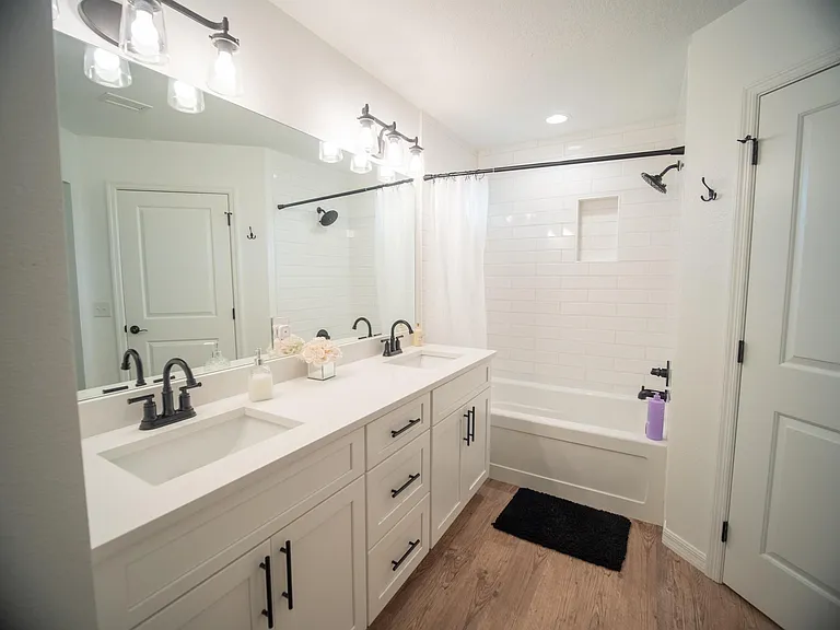 315 SE Lindale Gln — Photo 39