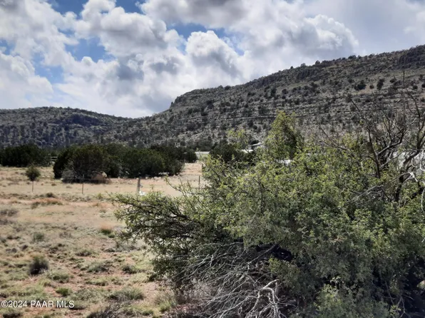 54175 N Mariposa Ln, Seligman, AZ 86337