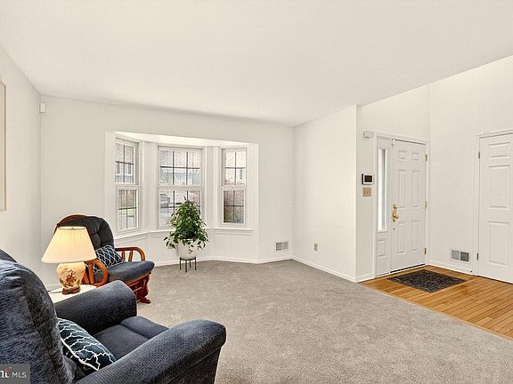 4th image of 14 Sunflower Ln