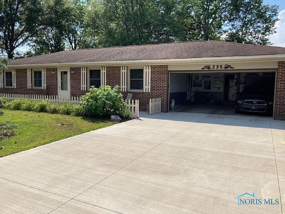 1st image of 235 Mohawk Dr #6
