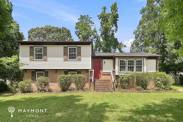 1010 Buckingham Ave — Photo 1
