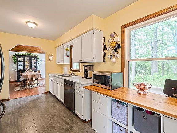 5th image of 12 Endicott Ln