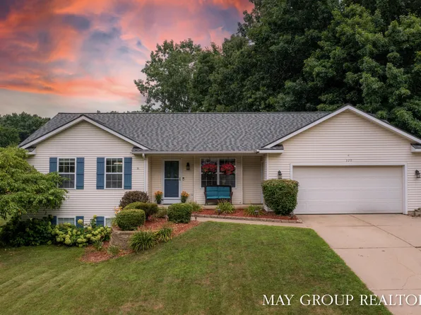329 Willow Run Dr, Wayland, MI 49348