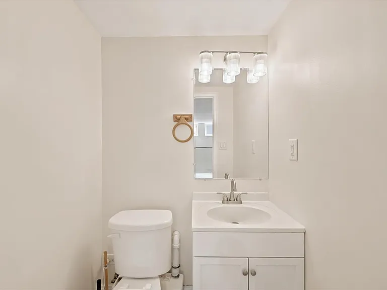 2653 S 6th St — Photo 7