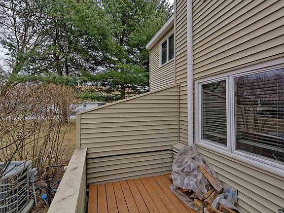 5th image of 18 Derby Dr